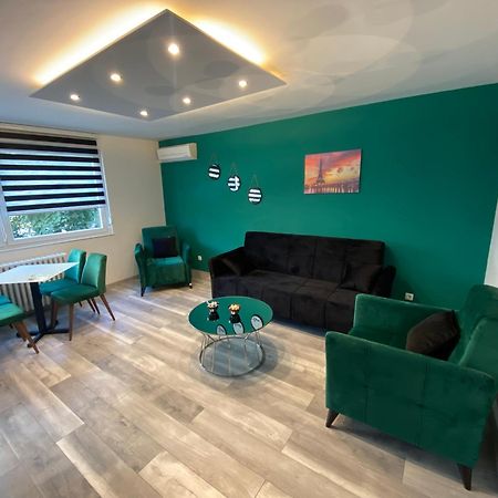 Apartman Omar Stan Na Dan Besplatan Parking ซาราเยโว ภายนอก รูปภาพ