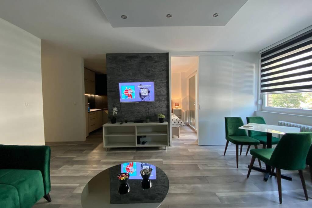 Apartman Omar Stan Na Dan Besplatan Parking ซาราเยโว ภายนอก รูปภาพ