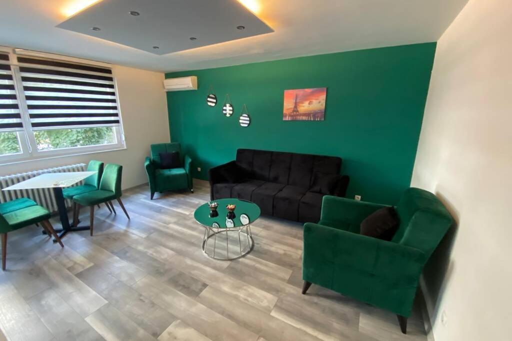 Apartman Omar Stan Na Dan Besplatan Parking ซาราเยโว ภายนอก รูปภาพ
