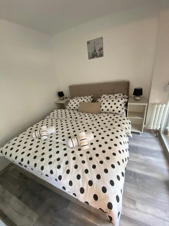 Apartman Omar Stan Na Dan Besplatan Parking ซาราเยโว ภายนอก รูปภาพ