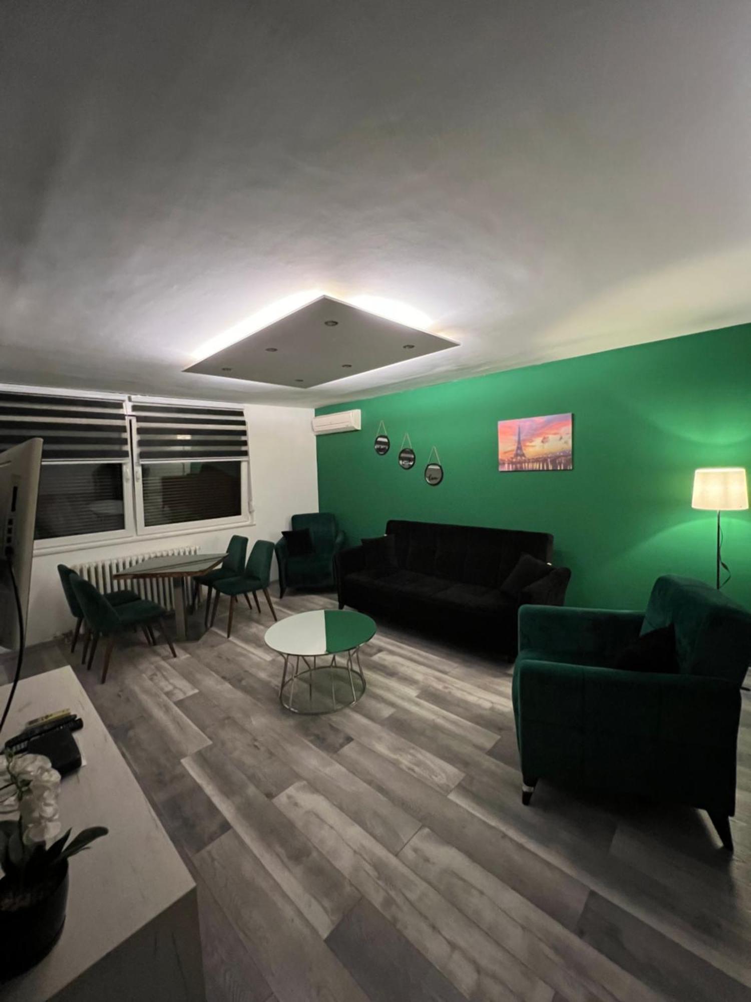 Apartman Omar Stan Na Dan Besplatan Parking ซาราเยโว ภายนอก รูปภาพ