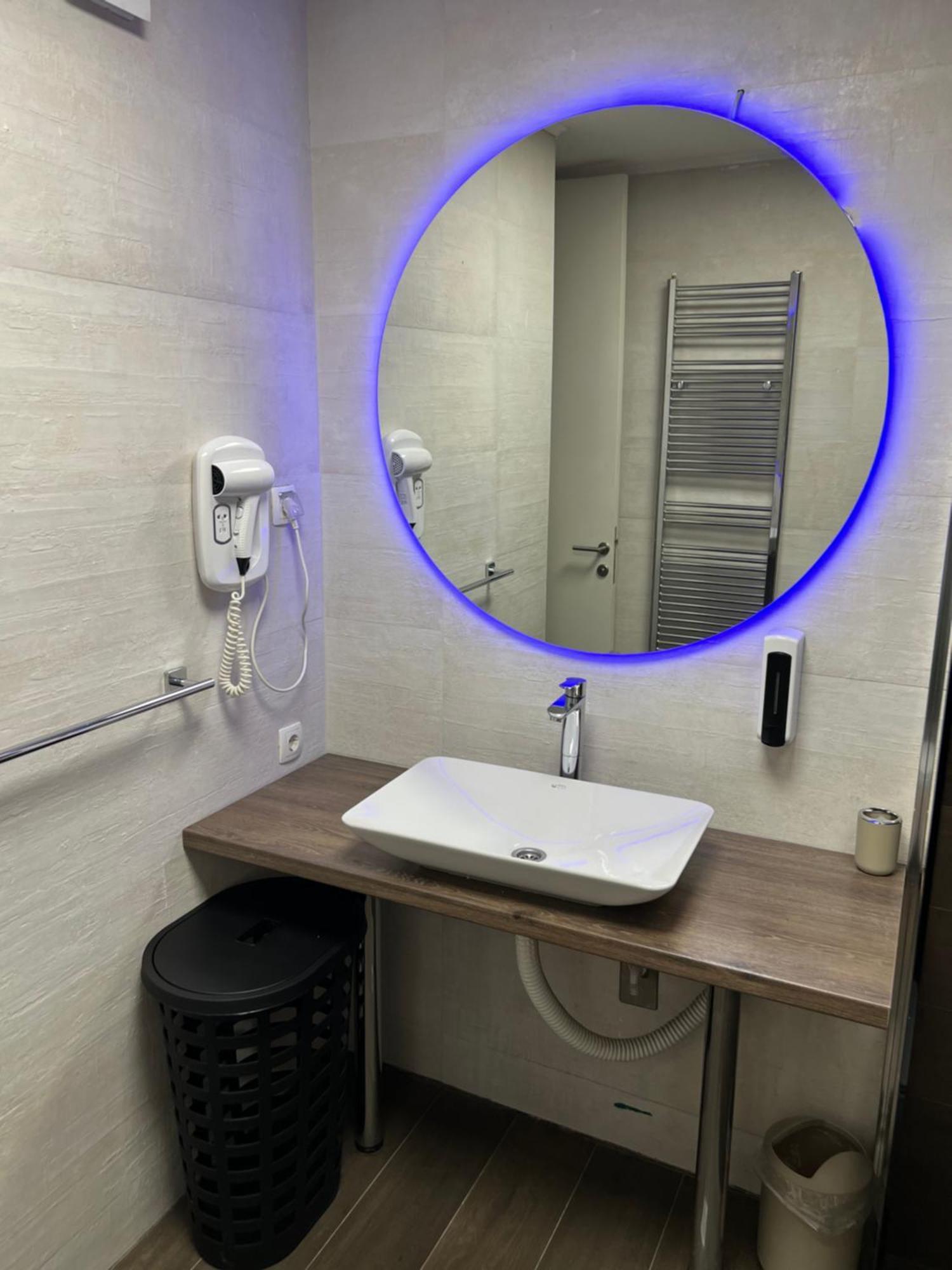 Apartman Omar Stan Na Dan Besplatan Parking ซาราเยโว ภายนอก รูปภาพ