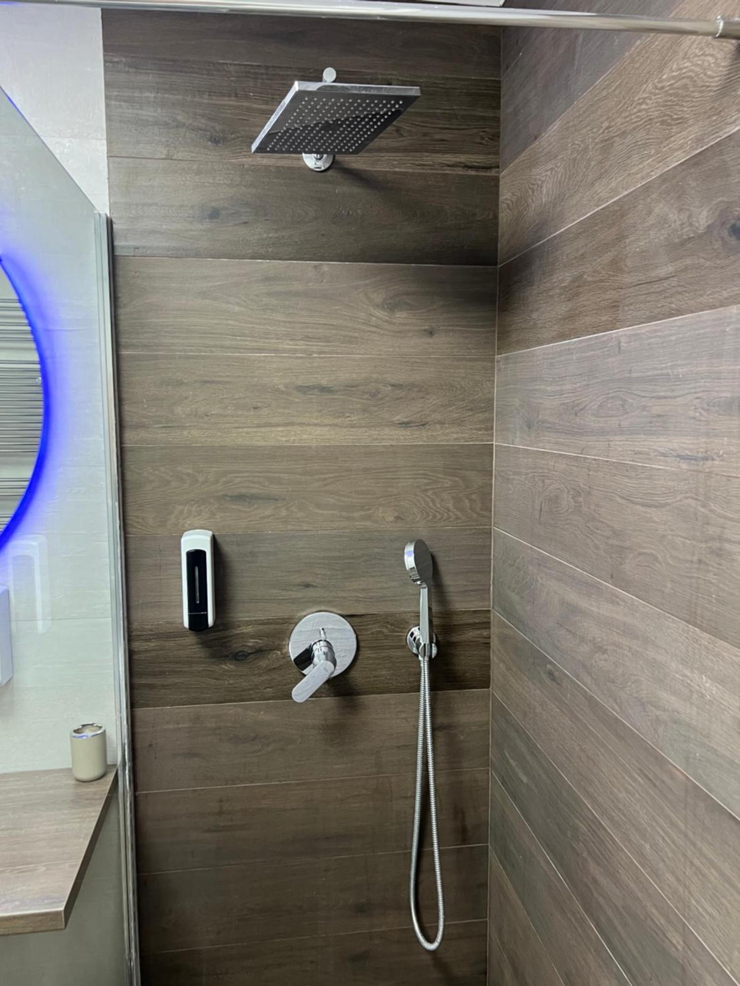Apartman Omar Stan Na Dan Besplatan Parking ซาราเยโว ภายนอก รูปภาพ